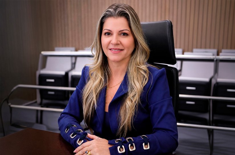 Michelle Palladino assume o Crea-AL e faz história como primeira engenheira eletricista presidente