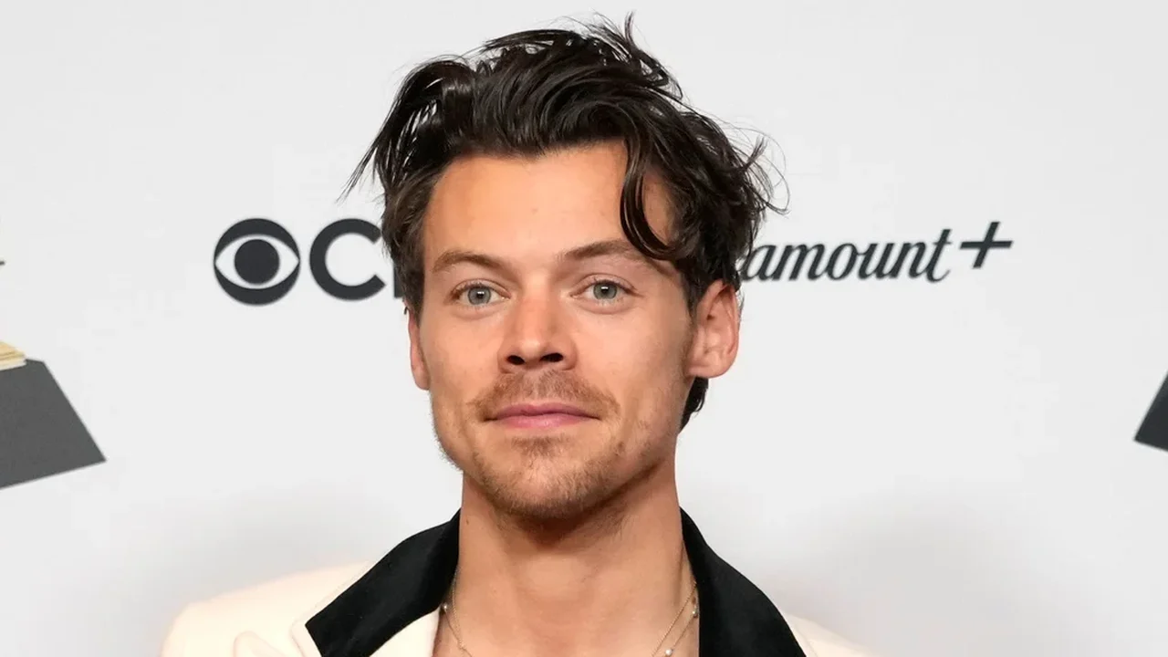 Em São Paulo, Harry Styles vai ao cinema e assiste ao filme da ex-namorada, Olivia Wilde, diz fã