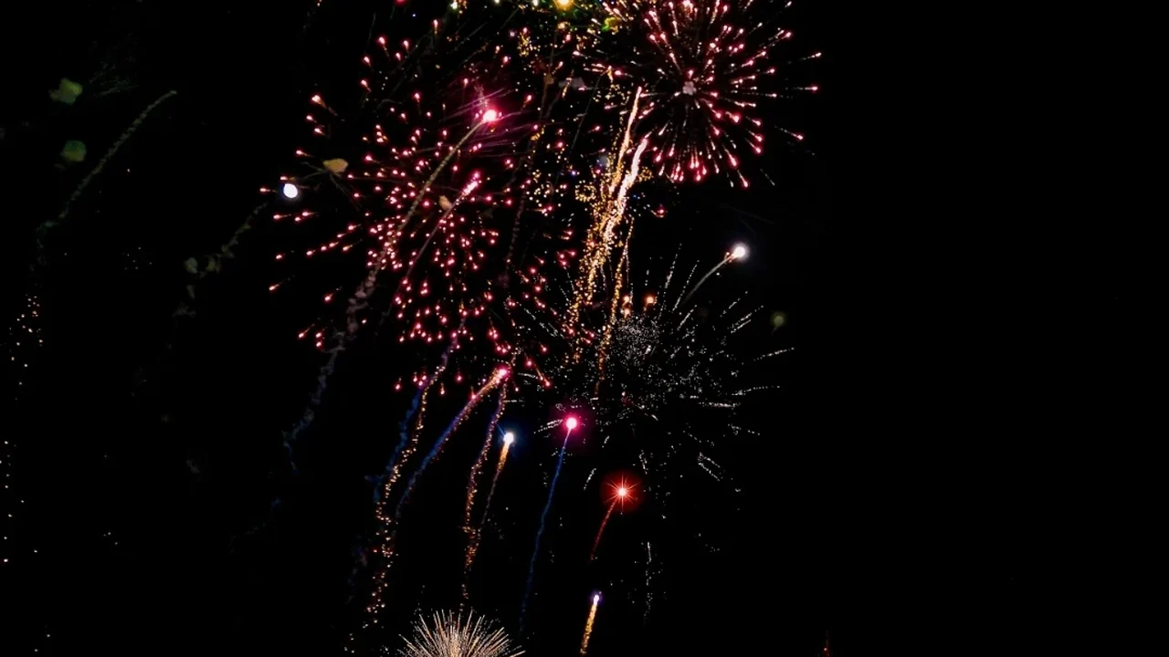 Queima de fogos e shows marcam a chegada de 2026 em Palmeira dos Índios