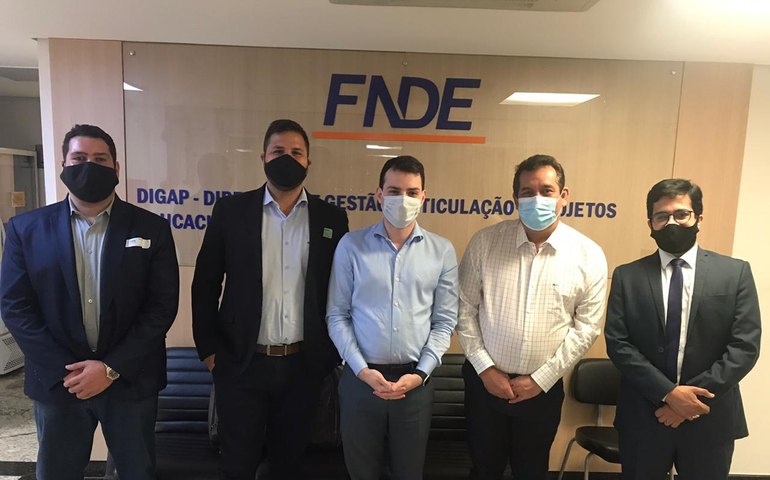 Severino Pessoa vai ao FNDE em busca de destravar convênios de obras para Arapiraca