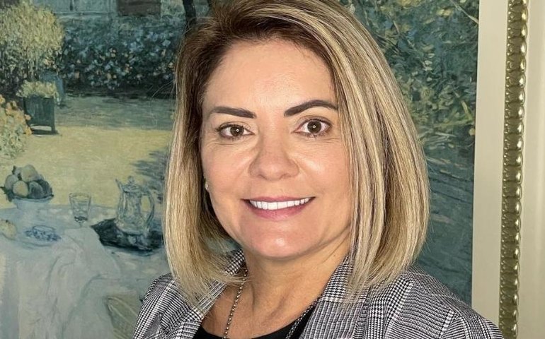 Ex-mulher de Bolsonaro declara casa de R$ 829 mil avaliada em R$ 3,2 mi, diz site