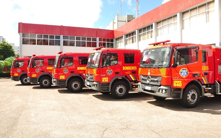 Desabamento no Recife: Bombeiros realizam atendimentos no Santuário do Morro da Conceição