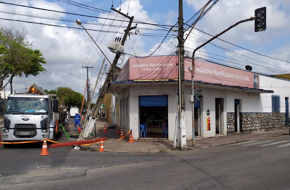 Perseguição policial acaba em colisão no Santo Antonio
