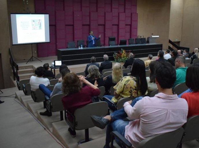 TCE/AL realiza palestra sobre assédio moral no serviço público