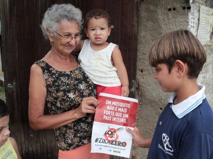 Estudantes conscientizam população contra o Aedes aegypti
