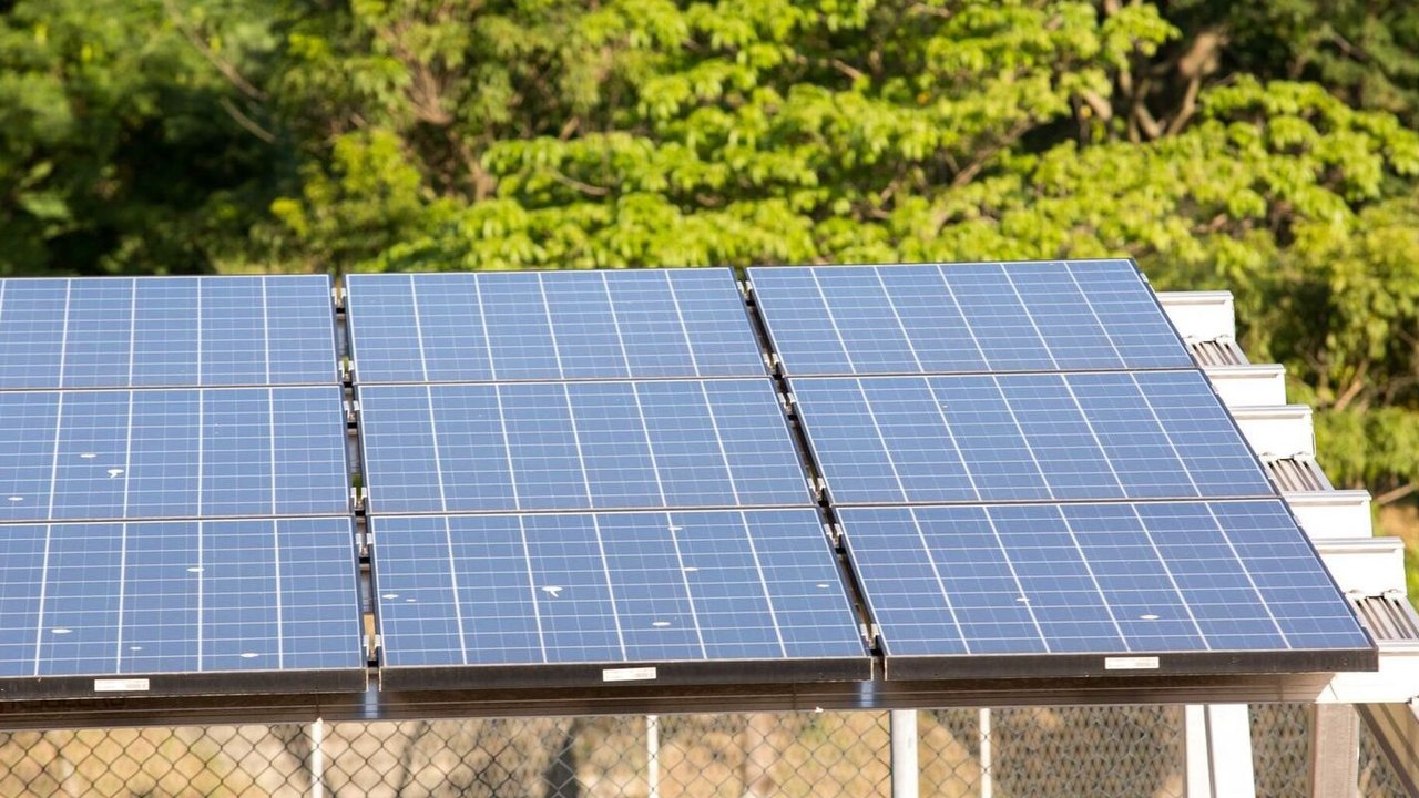 Brasil ultrapassa 10 GW de geração solar centralizada e deve crescer mais, diz Absolar
