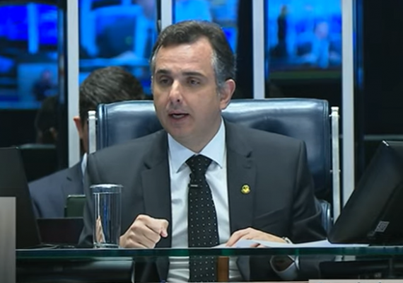 Silveira apresenta notícia-crime contra Rodrigo Pacheco