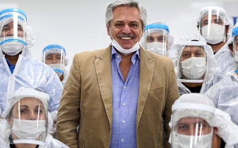 Fernández diz a Uruguai e Chile que epidemia no Brasil põe região em risco