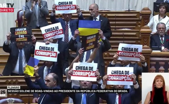 Parlamentares de direita protestaram durante fala do presidente Lula