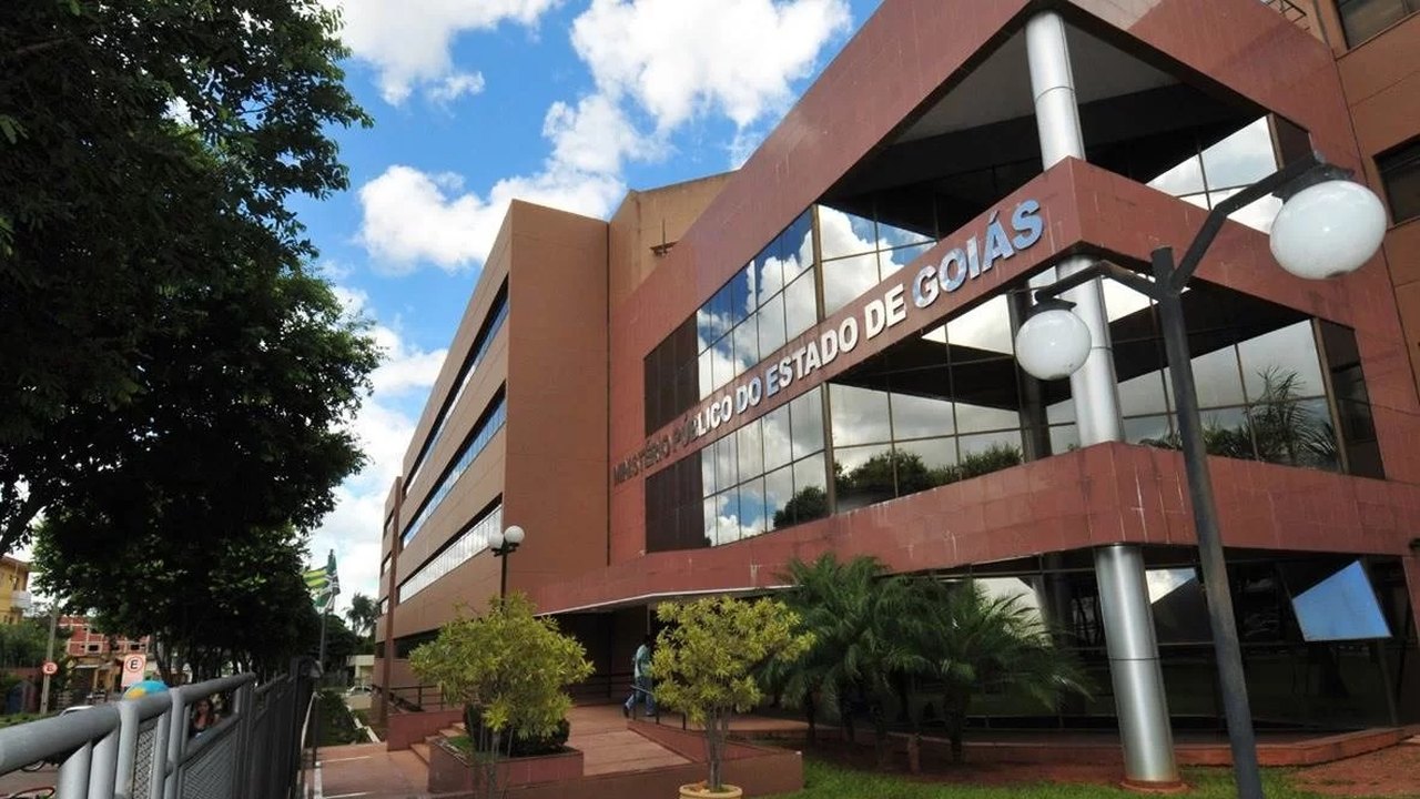 MPGO cumpre mandados de busca e apreensão em investigação sobre manipulação de resultados esportivos