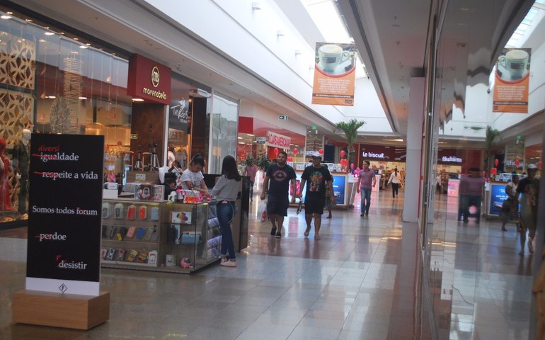 Para driblar coronavírus, lojas e shoppings adotam venda a domicílio e drive-thru