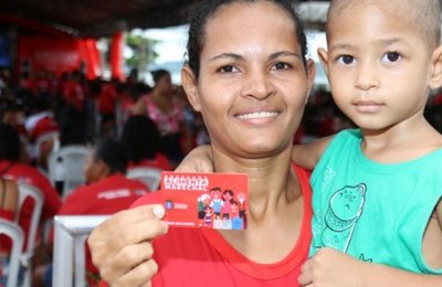 R$130: Prefeito Cacau anuncia aumento para os beneficiários do Alimenta Marechal