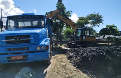 Prefeitura de Maceió retira 2.800 toneladas de resíduos do Riacho Salgadinho