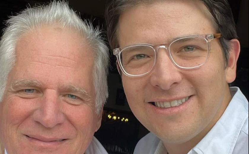 Pai de candidato morto a tiros na Colômbia lança campanha presidencial