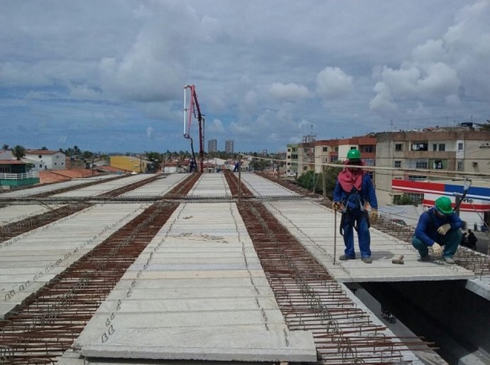 Setrand conclui instalação da pré-laje do viaduto de Jacarecica