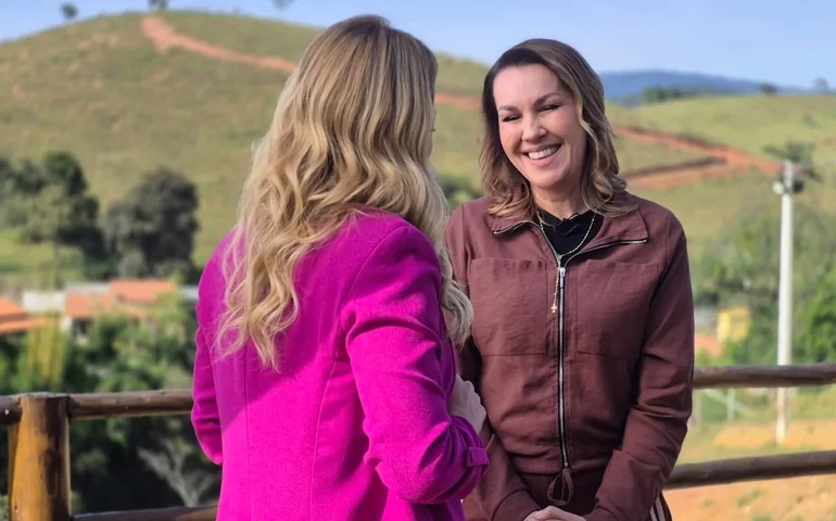 Apresentadora da TV Aparecida fala sobre família, carreira e fé no Retratos Feminino