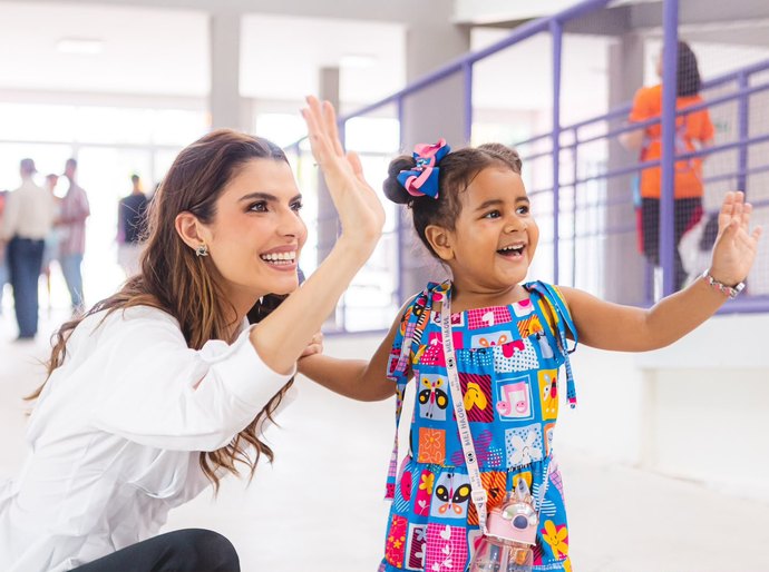 Marina JHC visita novo Gigantinhos,  ouve mães e almoça com alunos