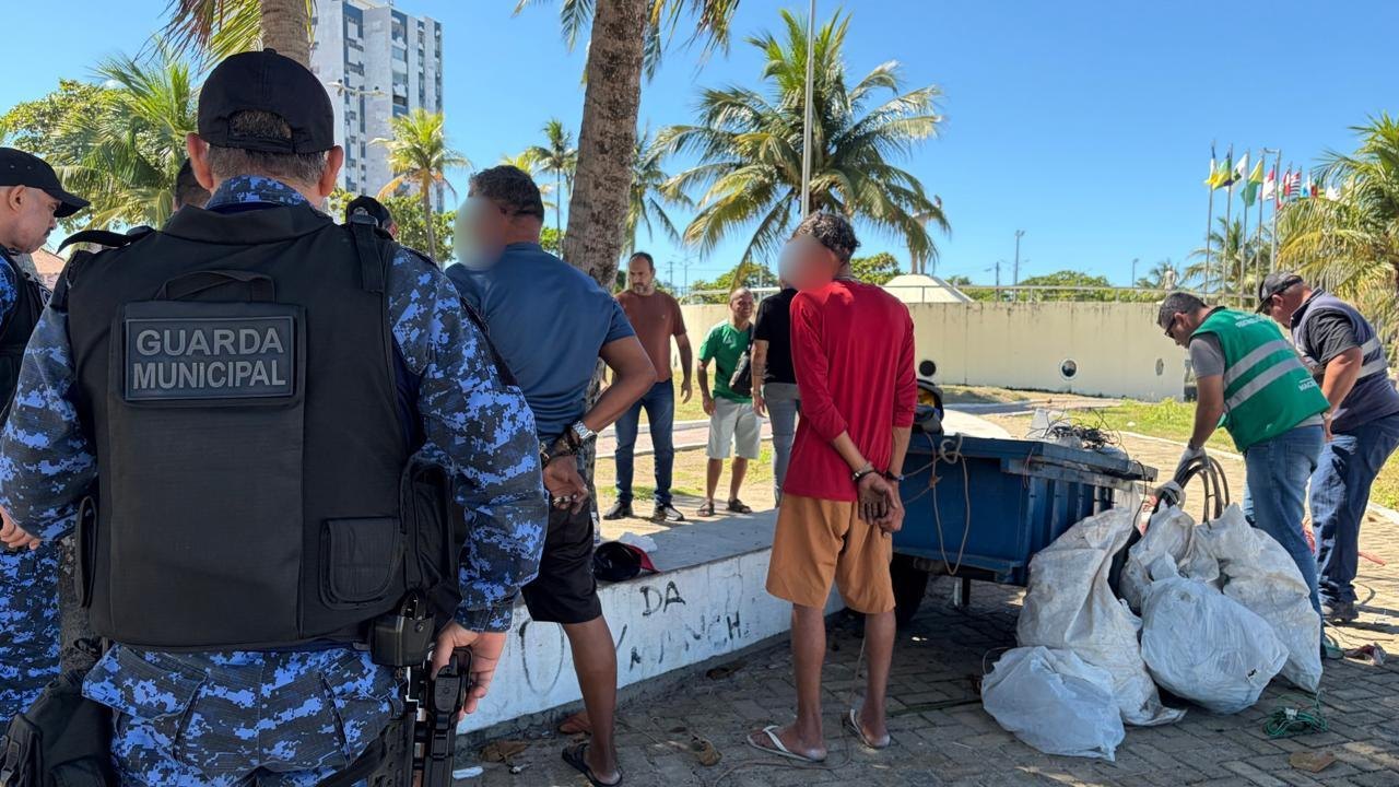 Guarda Municipal prende dois homens por receptação na orla de Jaraguá