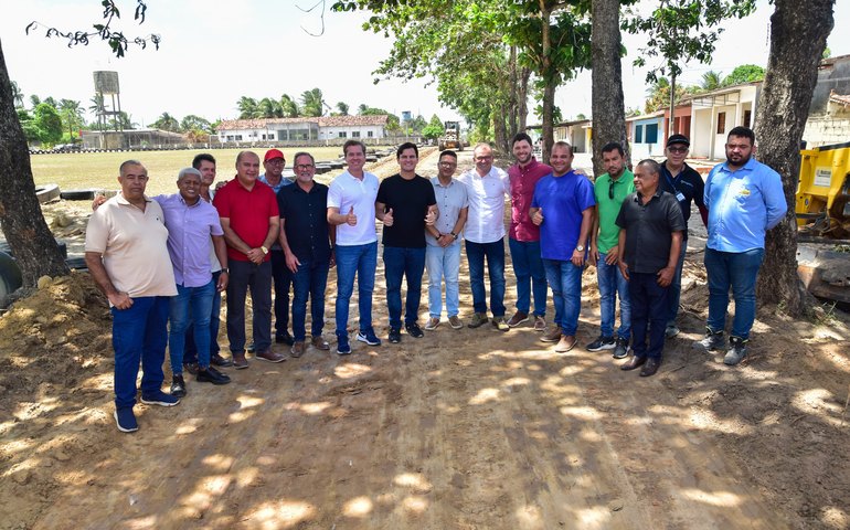 Prefeito Marcelo Beltrão, Deputado Marx Beltrão e Codevasf definem em reunião início da pavimentação asfáltica no município