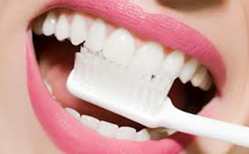 Saúde bucal ajuda a prevenir covid-19, alerta periodontista