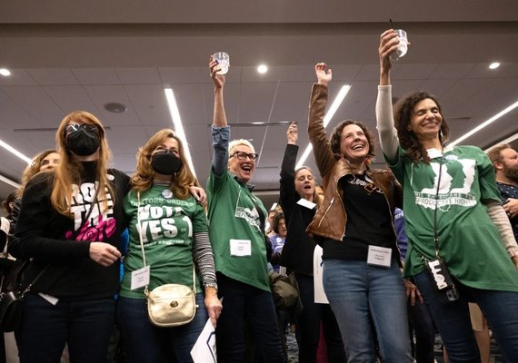 Direito ao aborto é aprovado em plebiscito no estado americano de Ohio, em vitória contundente dos democratas