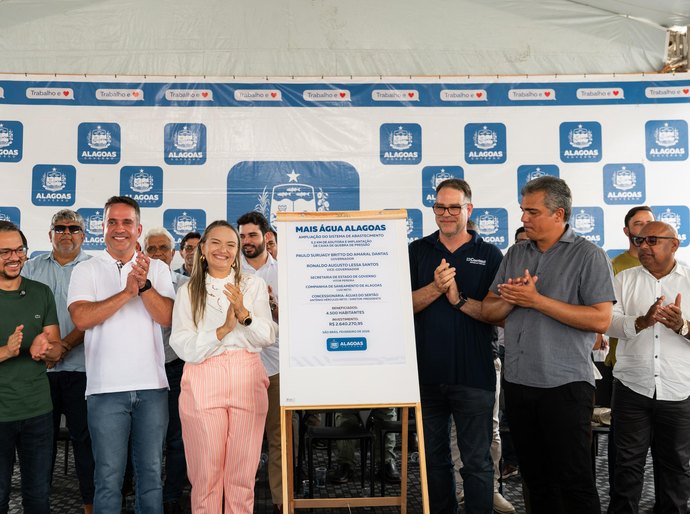 Governador entrega adutora, autoriza 12 km de asfalto e participa de inauguração de frigorífico em São Brás