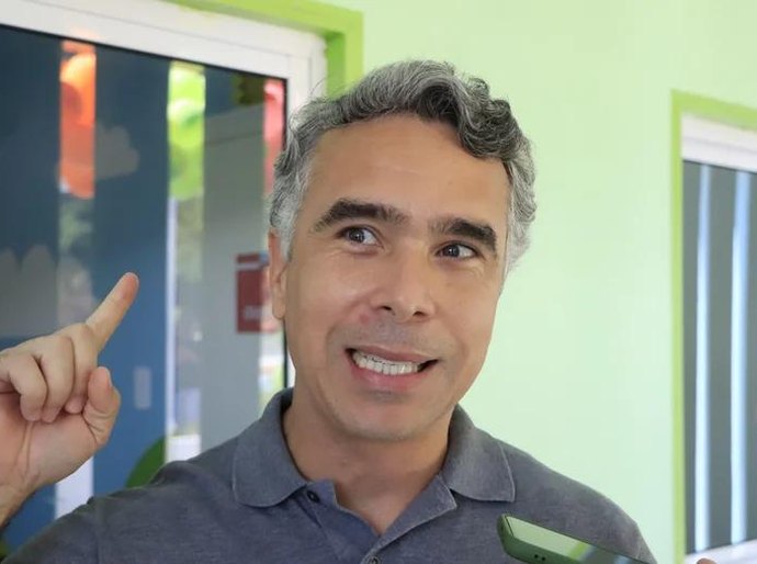 Justiça Eleitoral condena Rafael Brito por propaganda antecipada