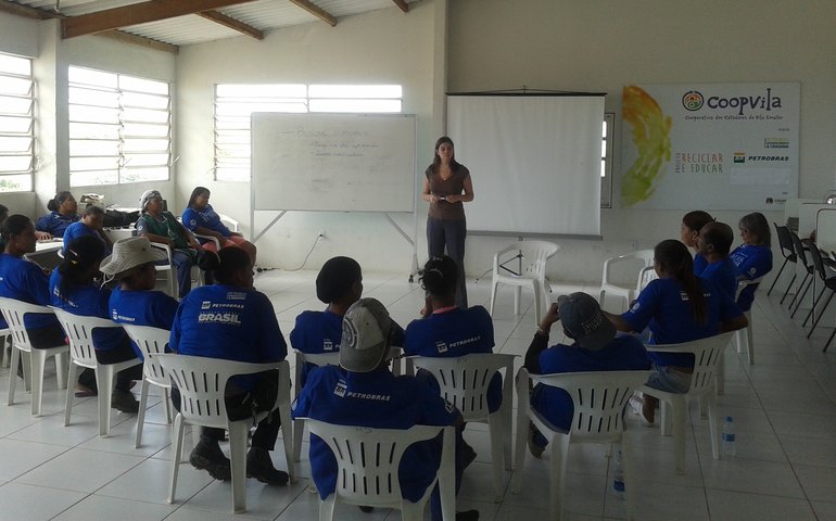 Catadores recebem capacitação sobre comercialização em rede