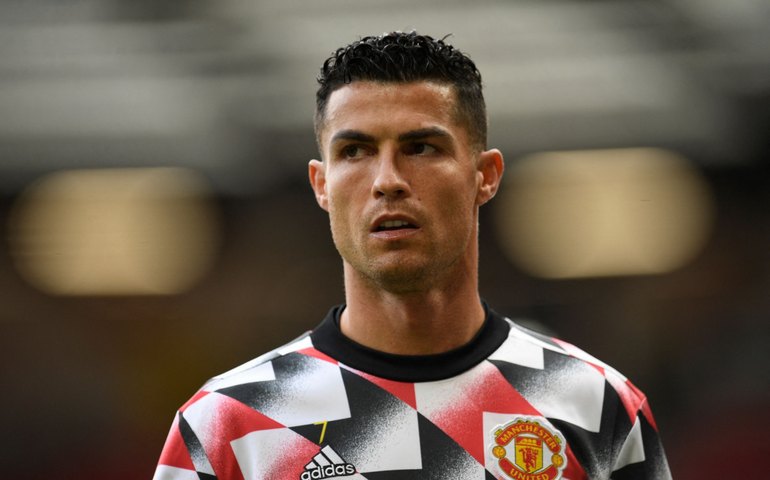 Cristiano Ronaldo recusa proposta do Al-Hilal de R$ 1,24 bi e fica no United