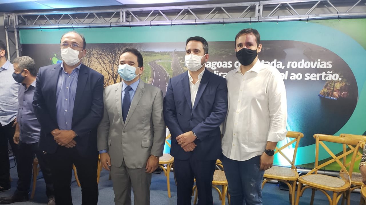 Prefeito e vice de Major acompanham assinatura das ordens de serviço para duplicar AL-220