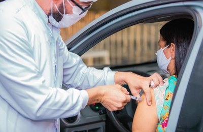 Maceió inicia vacinação de pessoas com 41 anos 
