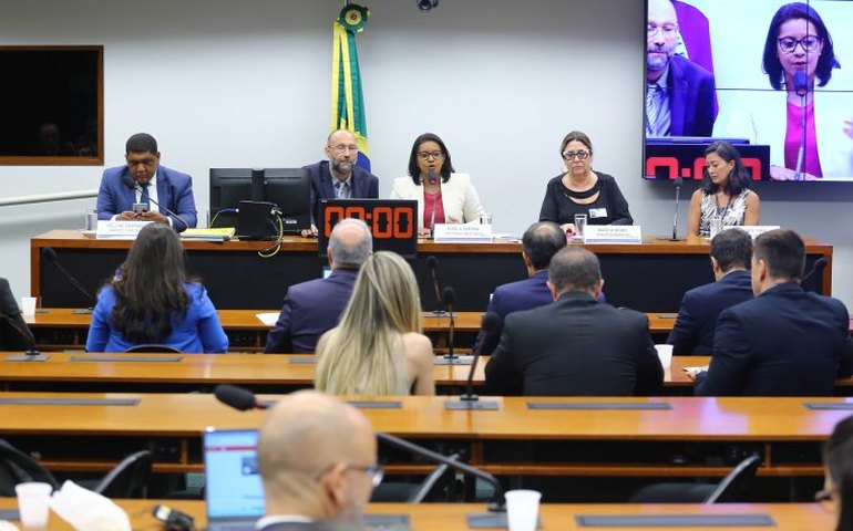 Especialistas alertam sobre situações que facilitam prática de golpes financeiros