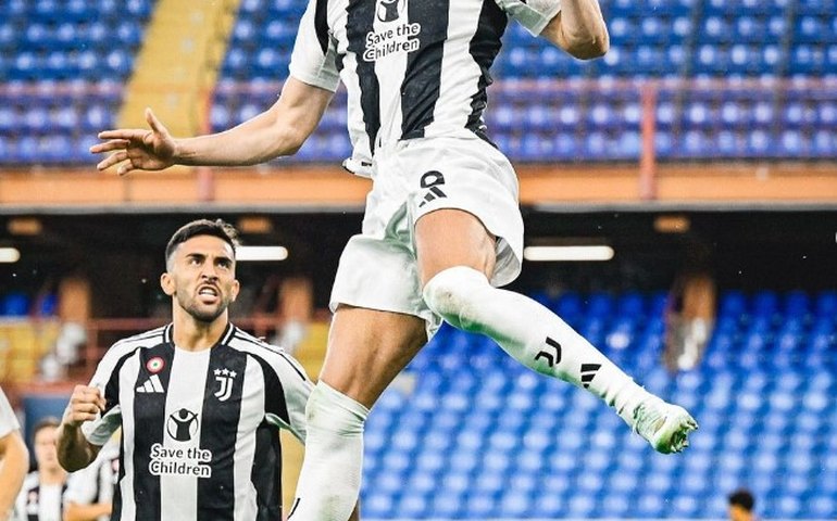 Vlahovic faz dois, Juventus derrota Genoa e assume a liderança do Campeonato Italiano