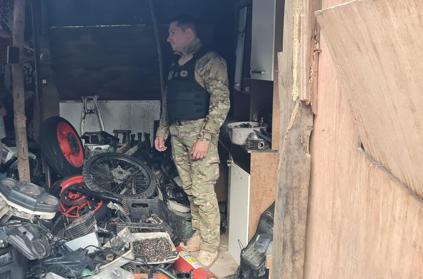 Quadrilha especializada em roubo e desmanche de motos é alvo de operação policial, em Maceió