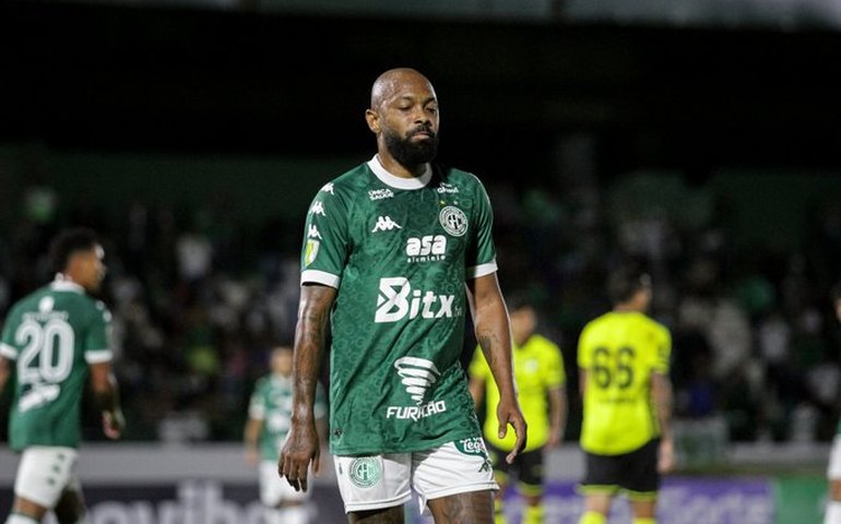 Chay sofre lesão no joelho e Guarani aguarda local desinchar para exames e diagnóstico preciso