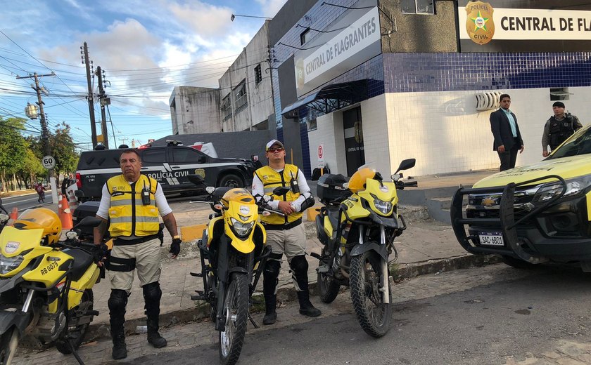 Ronda no Bairro atende mulher expulsa de casa pelo marido com três filhos no Benedito Bentes