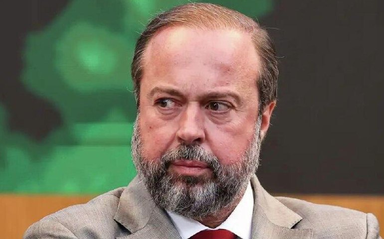 Governo federal avalia romper contrato da Enel SP, diz ministro