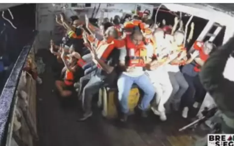 Ativistas presos a caminho de Gaza fazem greve de fome em Israel