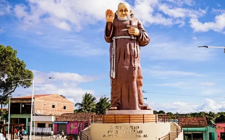 Romaria de Frei Damião começa nesta sexta-feira e atrai milhares de fiéis a Palmeira dos Índios