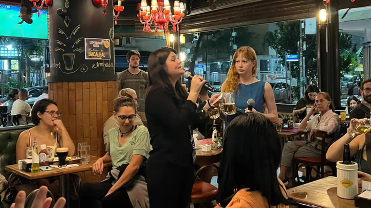 Em bar no Rio, cariocas se empolgam com final de Odete Roitman em 'Vale Tudo': 'Pleníssima, como uma fênix'