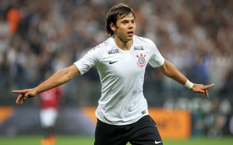 Romero faz história, Corinthians atropela Nacional e vence a 1ª na Sul-Americana