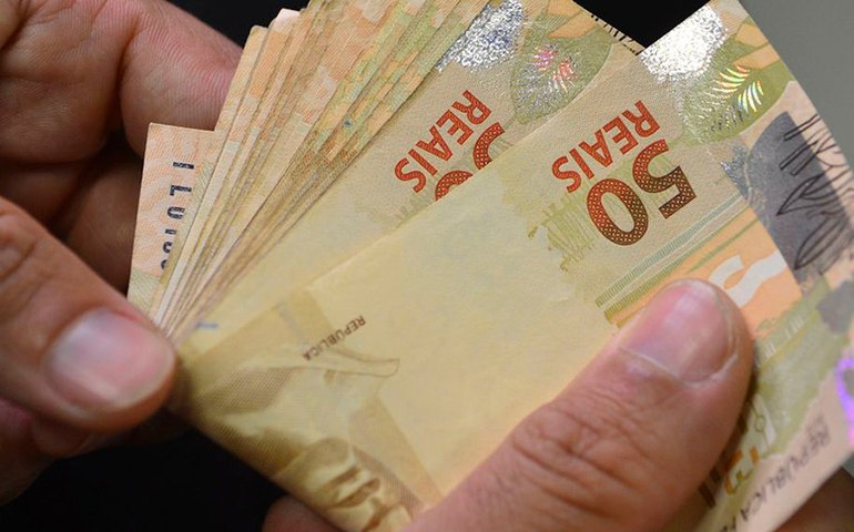 Em AL, rendimento médio da população sofre queda de 9,5% em 2021