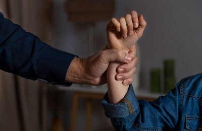 Após pedido do Ministério Público, acusado de tentativa de feminicídio tem prisão preventiva decretada