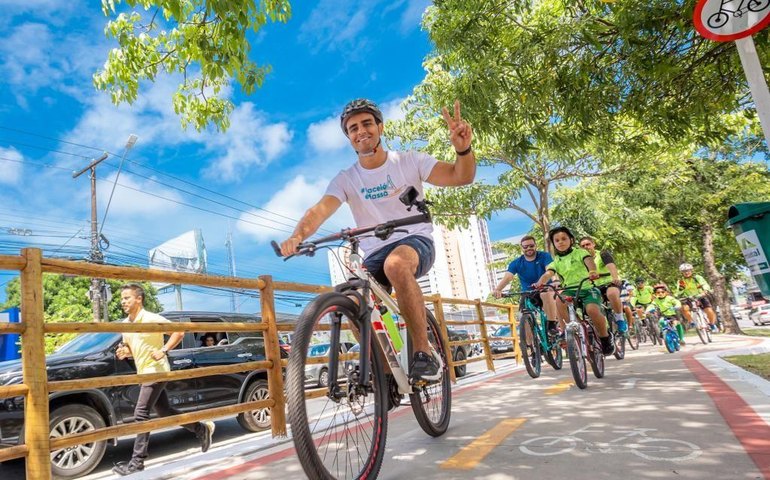 Pedalando para 2024, JHC vai 'lotear' Prefeitura e distribuir cargos com vistas ao pleito futuro  