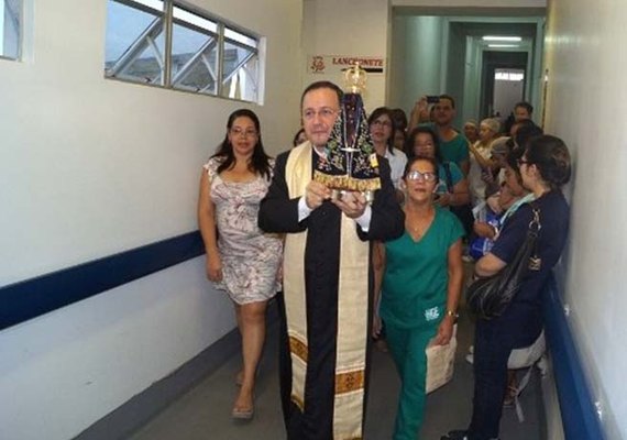 Imagem jubilar de Nossa Senhora Aparecida visita Hospital Geral do Estado