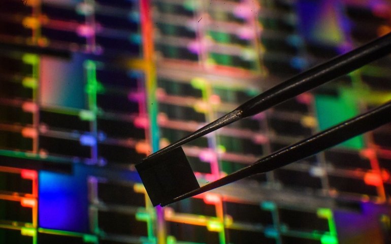 Analista: restrição dos EUA a chips chineses 'não impedirá desenvolvimento da indústria'