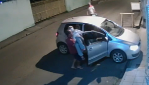 Motorista tem carro roubado enquanto desembarcava pai idoso nos braços em Itabaiana
