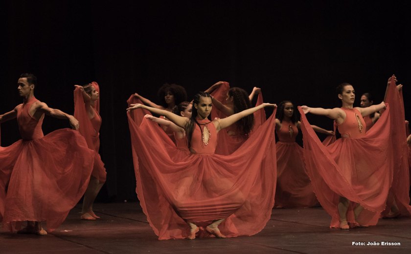 Emoção e poesia através da dança: 'Metamorfose: Vida em Transformação' no Teatro Deodoro