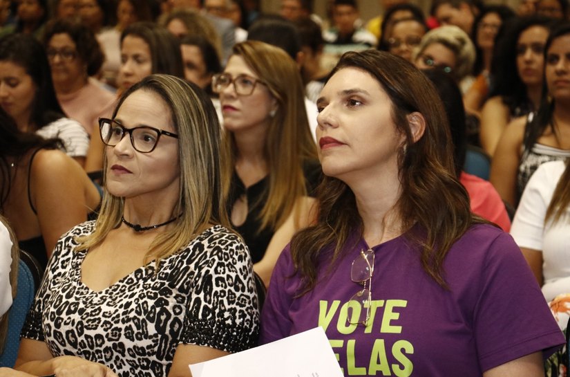 Evento reúne centenas de pessoas para discutir e ‘convocar’ mais mulheres na política