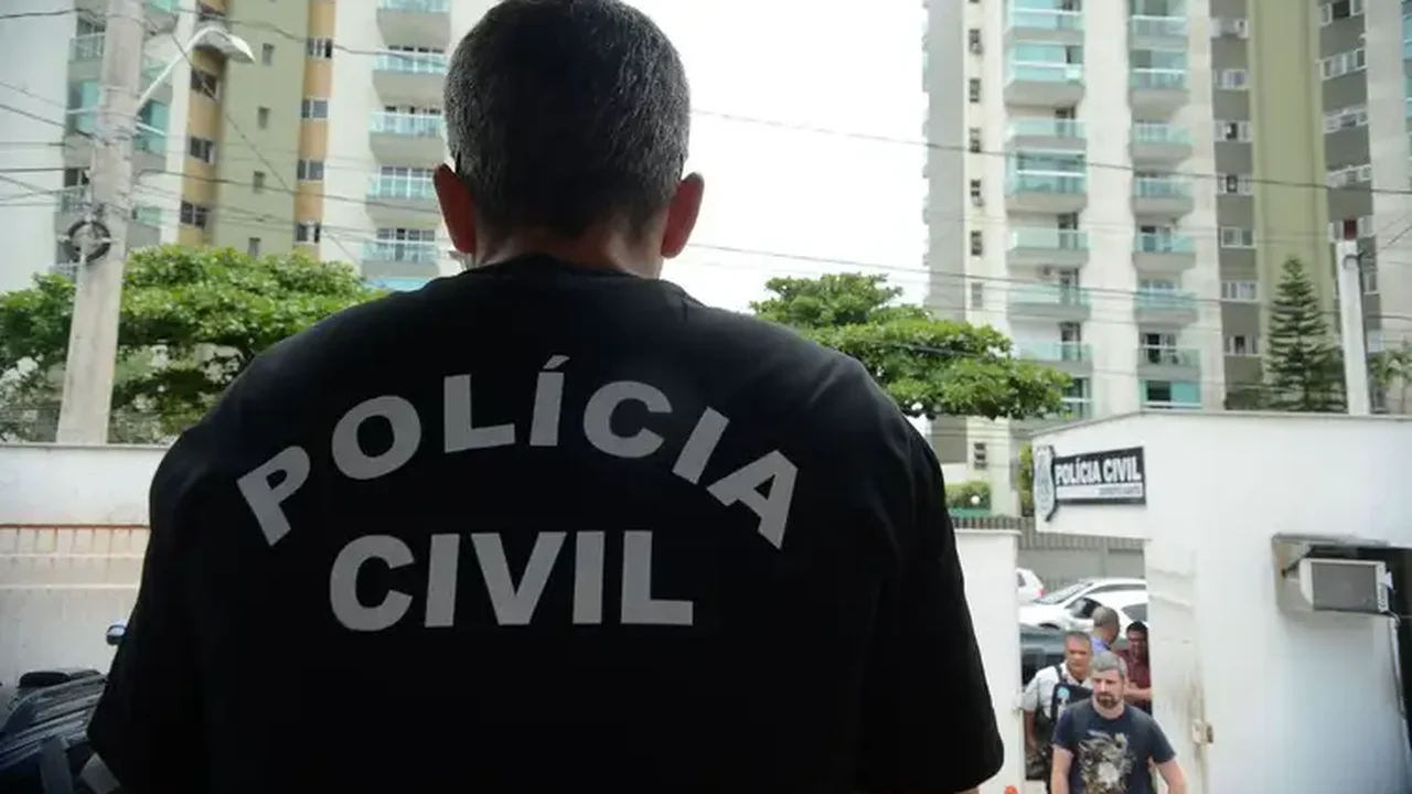 Disque Denúncia oferece R$ 100 mil pela captura de Doca, chefe do CV na Penha; recompensa iguala valor oferecido por Beira-Mar